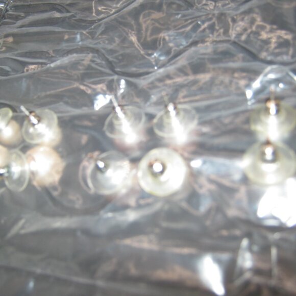 Pearl Earrings - 6  Sets .  Ivory, Pearlized Champaign Gold, Pearlized Gray. - Picture 3 of 3